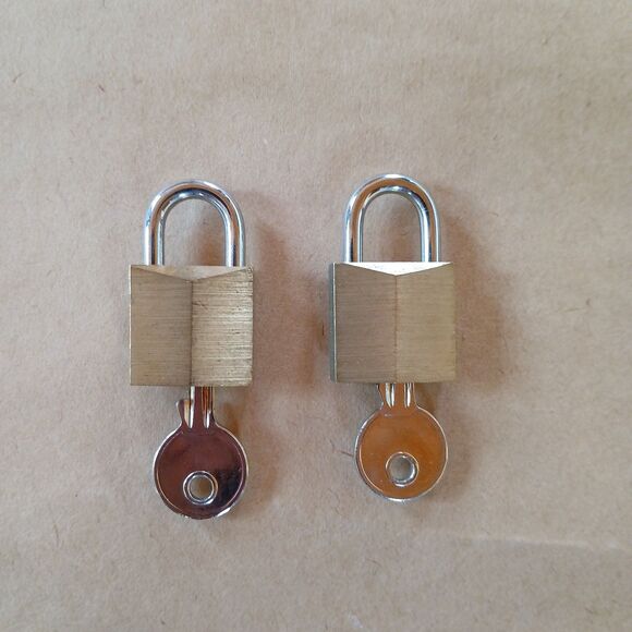 Vintage Lot Of 2 Master Mini Luggage Locks with Keys - Picture 1 of 4